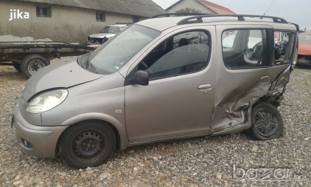 Toyota Yris Verso 1.4D-4D 75кс 2004г на ЧАСТИ, снимка 3 - Автомобили и джипове - 18196292