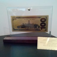 Подаръци 100 златни долара банкноти в стъклена поставка и масивно дърво + Сертификат, снимка 6 - Подаръци за имен ден - 9709532