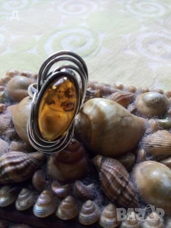 Старинен   сребърен пръстен масивен с естествен кехлибар, снимка 2 - Пръстени - 22852897