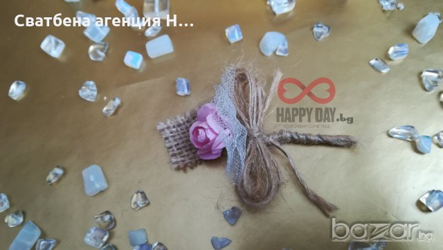 Сватбена бутониера за ревер Лейни