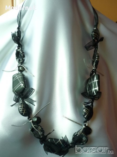 3 Колиета пластмаса и мъниста в черно,червено и розово, снимка 1