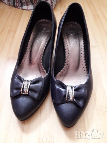 Дамски обувки тъмносини среден ток