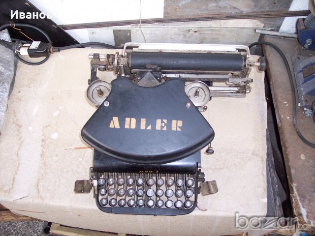 Машина пишеща Адлер стара продавам, снимка 1 - Колекции - 19502775