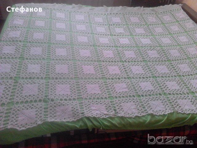 Покривало за легло-ръчно плетено на квадрати, снимка 2 - Покривки за легло - 15345952
