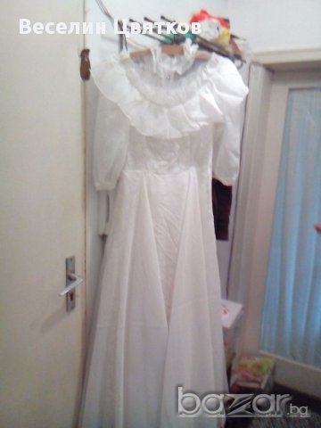 Булченска рокля-бяла ретро