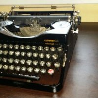 Пишеща машина ADLER, снимка 2 - Антикварни и старинни предмети - 23583234