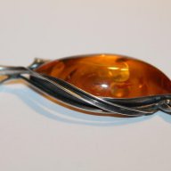 Сребърна висулка с естествен кехлибар, снимка 2 - Колиета, медальони, синджири - 18021237