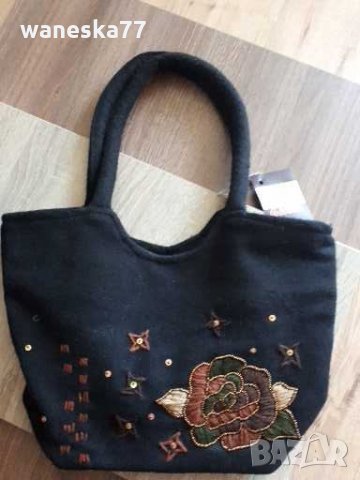 Красива дамска чанта с бродерии. Нова, снимка 2 - Чанти - 21622844