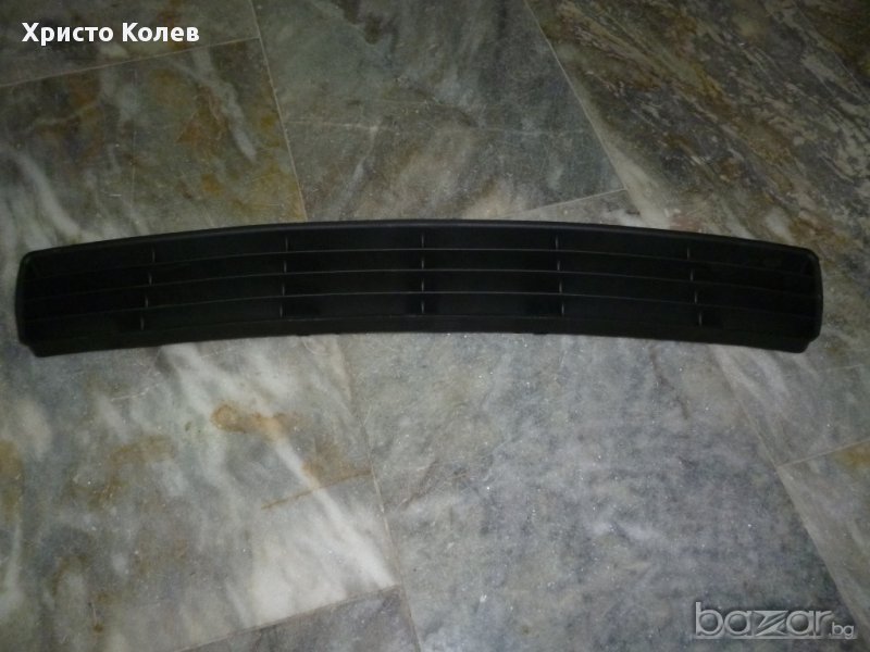 Решетка средна в броня Audi A4 95-98г., снимка 1