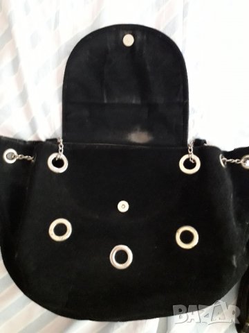 Дамска черна чанта от велур, снимка 4 - Чанти - 23114806