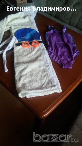 Халат с бански, плувка и очила