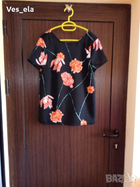 черна блуза  с цветя и интересен гръб , снимка 1