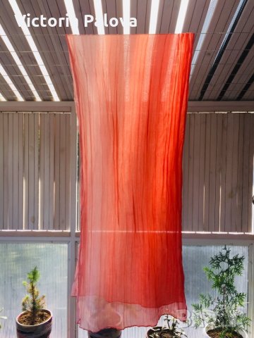 Красив копринен шал