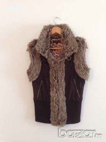 топъл елек с пухкава яка, снимка 5 - Елеци - 19955559