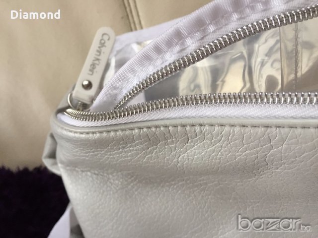 Намалена! Calvin Klein оригинална дамска чанта/раница, снимка 3 - Чанти - 18551877