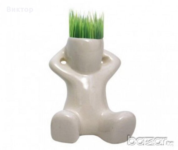 Саксия/ декорация- човече с трева. Модел 1