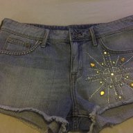 Продавам къси секси дънкови панталонки H&M, снимка 1 - Дънки - 14787904