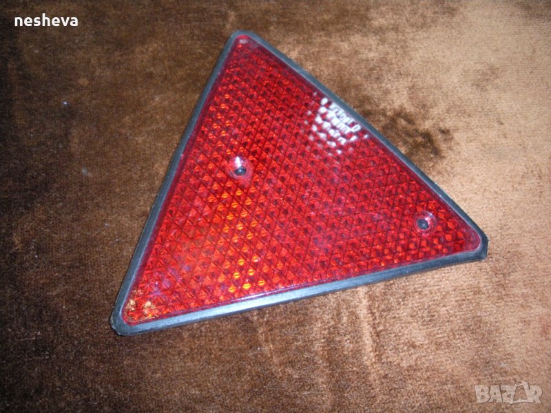 Червен светлоотразител /триъгълен/, снимка 1