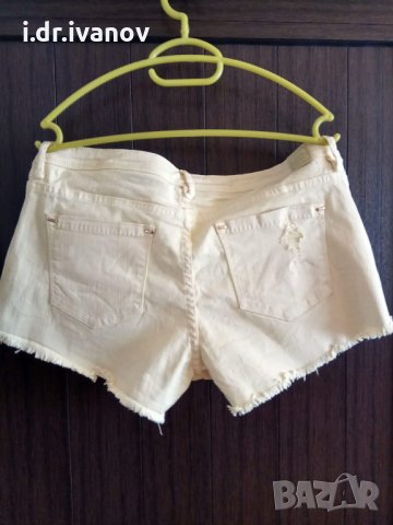 бледо жълти дънкови панталонки с накъсан ефект , снимка 2 - Къси панталони и бермуди - 26065773