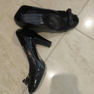 Черни обувки естествен лак, снимка 2 - Дамски ежедневни обувки - 11951385