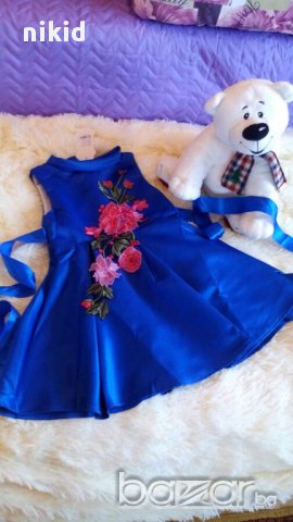 детска синя рокля с красива бродерия цвете и широка долна част, снимка 4 - Детски рокли и поли - 15888874