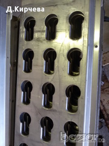 Оборудване тип "пчелна пита" за камион дрехарка, снимка 2 - Ремаркета - 14855213