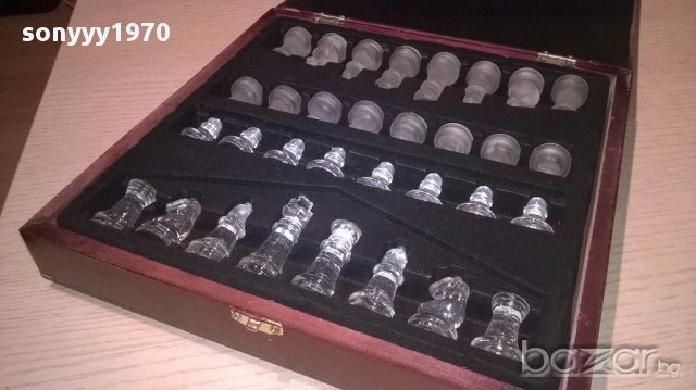 Нов стъклен шах в красива дървена кутия-внос швеицария, снимка 2 - Антикварни и старинни предмети - 16433354