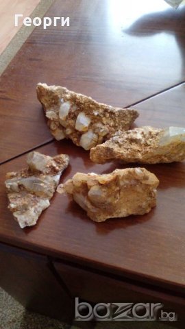 Кристали на кварц върху скала лот 4броя., снимка 2 - Колекции - 21480477