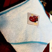 Бебешка кърпа с качулка модел "Колите", снимка 1 - За банята - 20551951