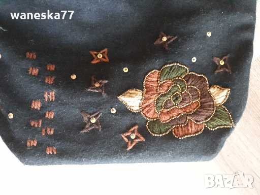 Красива дамска чанта с бродерии. Нова, снимка 3 - Чанти - 21622844