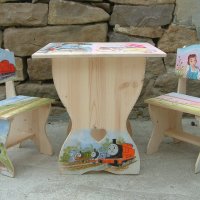 детска дървена рисувана маса с 2 стола, снимка 4 - Мебели за детската стая - 19579536