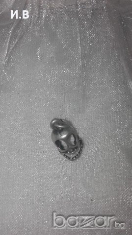 Сребърна висулка череп