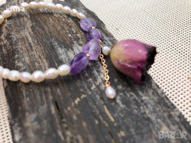 Уникална гривна с естествена роза, истински перли и аметист, снимка 2 - Гривни - 25489523