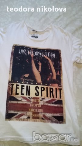 Тениска ,много лека и финна материя