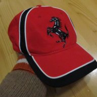 Оригинална червена шапка с черни линии  FERRARI , ферари . , снимка 3 - Шапки - 13777969