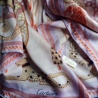Резервиран! ' Cartier' PARIS коприна оригинал голям шал, снимка 3 - Шапки - 25340736
