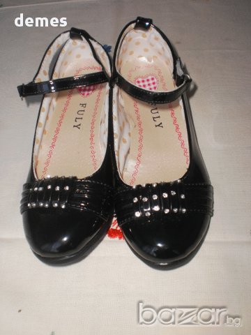 Черни лачени обувки с каишка и катарама за момиче, номер 27/28 -, снимка 1 - Детски маратонки - 10745881