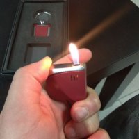 Плюс подарък! Прекрасен Дамски Подаръчен Комплект Ключодържател и запалка в червено, снимка 2 - Други - 20898551