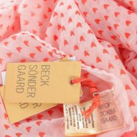 Beck Sonder Gaard Becksondergaard дамски шал нов памук на сърца розово, снимка 2 - Шапки - 23473096