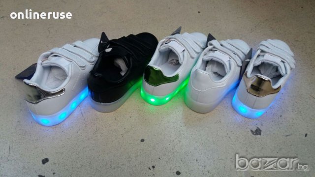 светещи кецки, снимка 2 - Детски маратонки - 17369354