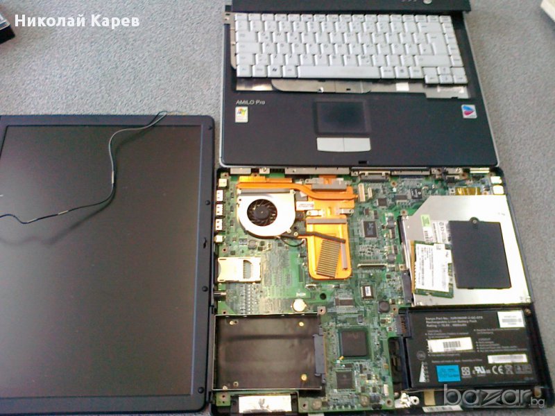 Продавам лаптоп на части или цял Fujistu Siemens Amilo Pro V8010, снимка 1