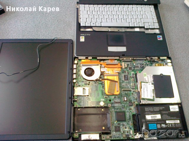 Продавам лаптоп на части или цял Fujistu Siemens Amilo Pro V8010, снимка 1 - Части за лаптопи - 13110934