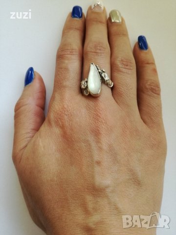 Стар сребърен пръстен с бял седеф