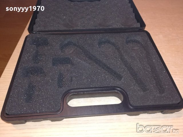 behringer-31х21х7см-марков куфар за микрофони-внос швеицария, снимка 2 - Микрофони - 20798637