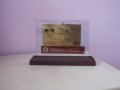Сувенирни 100 евро златни банкноти в стъклена поставка и масивно дърво + сертификат, снимка 5