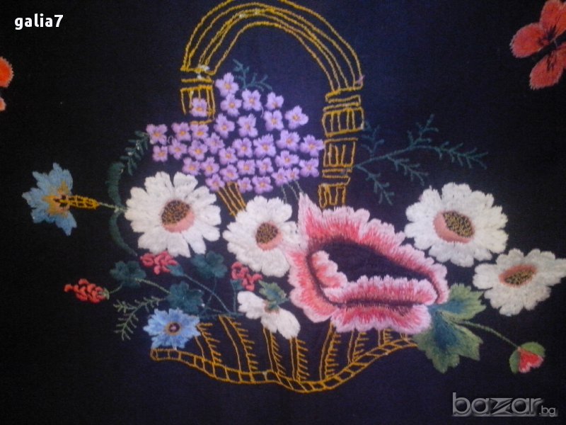 Автентичен бродиран ковьор, снимка 1