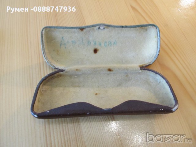 Стар колекционерски  калъф за очила  на лекар от 70те - метален облечен в кожа ! , снимка 2 - Други - 13398770