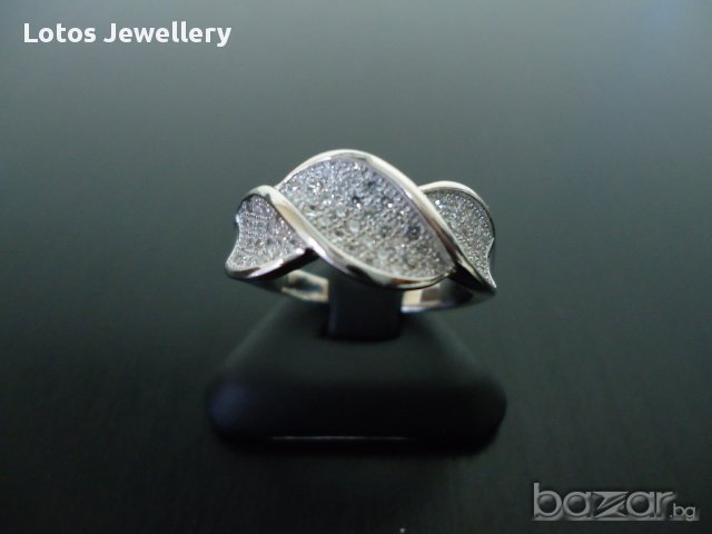 Дамски сребърен пръстен с бели цирконий, снимка 1 - Пръстени - 13059458