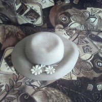 Продавам бежова шапка чешки филц- намалена на 55лв., снимка 2 - Шапки - 24039057