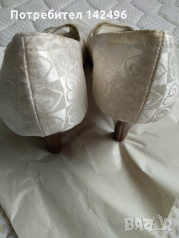Сватбени обувки на сърчица, снимка 7 - Дамски обувки на ток - 23122833